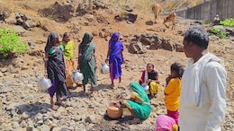Water Crisis: गर्मियां शुरू होते ही गहराया जल संकट, न हैंडपंप और न ही कोई कनेक्शन, गड्ढे का पानी पीने को मजबूर लोग