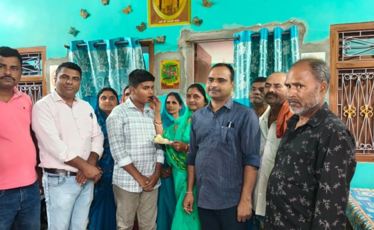 नक्सलियों के पुराने अड्डे से उभरा स्टेट टॉपर, रुपौली के अंशराज ने 97.4% अंक लाकर हासिल किया बिहार में चौथा स्थान