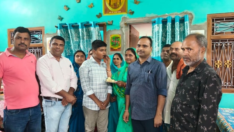 नक्सलियों के पुराने अड्डे से उभरा स्टेट टॉपर, रुपौली के अंशराज ने 97.4% अंक लाकर हासिल किया बिहार में चौथा स्थान