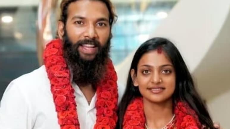 मोनालिसा ने फरमान से शादी के बाद कबूल किया इस्लाम? जानें क्या है महाकुंभ वायरल गर्ल की इस शादी का सच