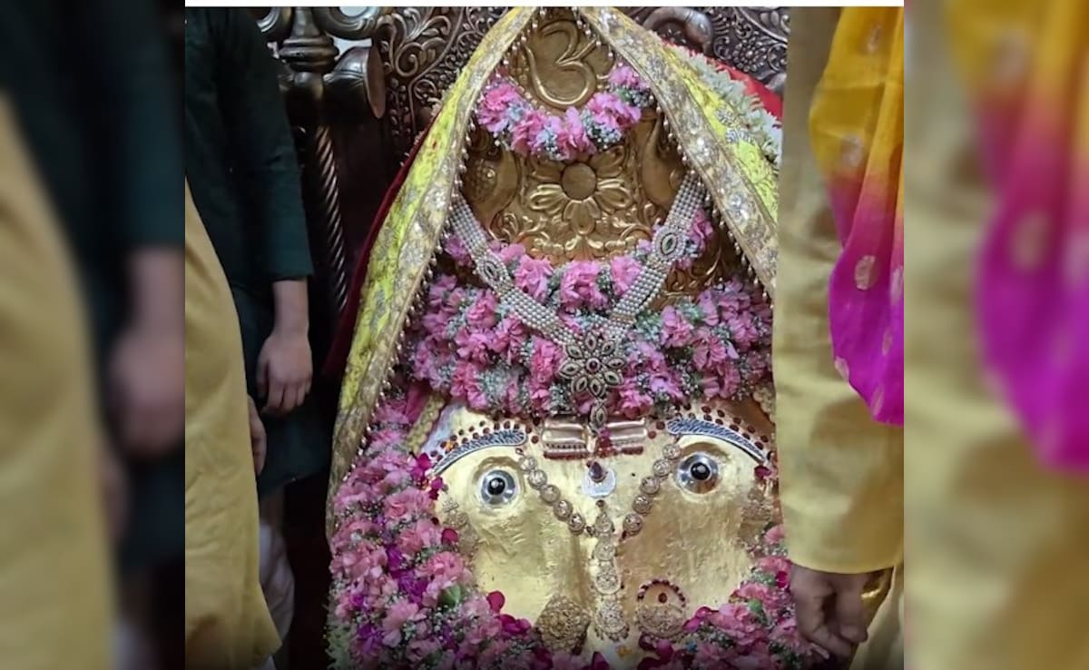 नवरात्र‍ि पर द‍िल्‍ली के मंद‍िरों में भक्‍तों ने क‍िया मां दुर्गा के दर्शन, 'जय माता दी' के जयकारों से गूंजी राजधानी