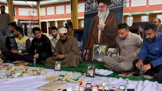 कोई गहने दे रहा, तो कोई गाड़ियां... खामेनेई के नाम पर कश्मीरियों ने खोलीं तिजोरियां