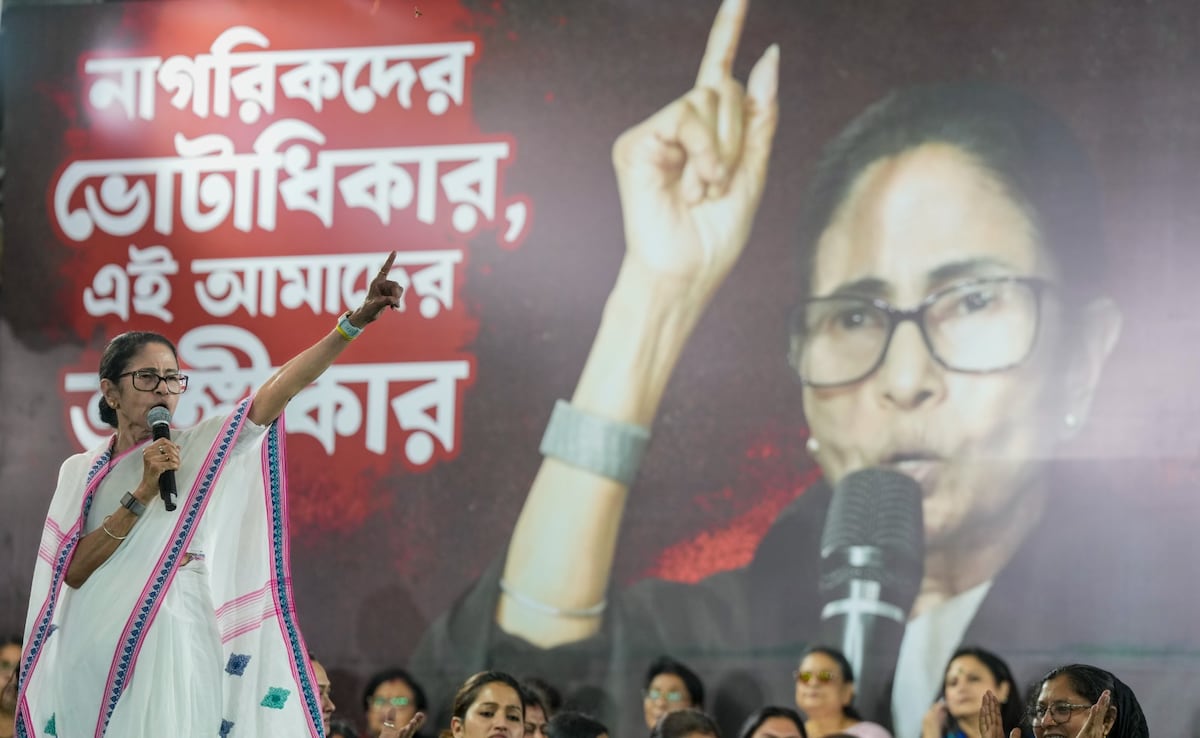 "Risk Diluting Legacy": Mamata Banerjee To Poll Chief Over Officers' Removal