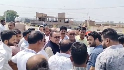 झारखंड: JMM विधायक अनंत प्रताप देव की गाड़ी में मारी भीषण टक्कर, आवास पर जुटे MLA के शुभचिंतक