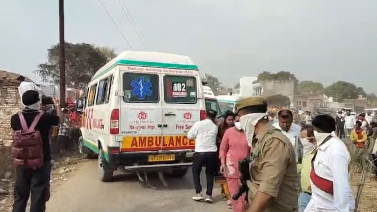 UP: प्रयागराज में कोल्ड स्टोरेज का हिस्सा गिरा, एक की मौत, गैस हवा में फैलने से सांस लेने में आ रही दिक्कत