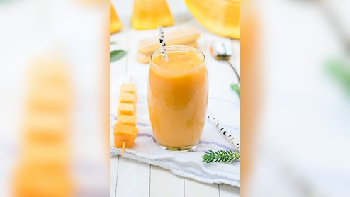 Papaya Ginger Smoothie: गर्मी में पेट को हल्का और दुरुस्त रखने के लिए पिएं पपीता-जिंजर स्मूदी, जानिए बनाने की आसान रेसिपी