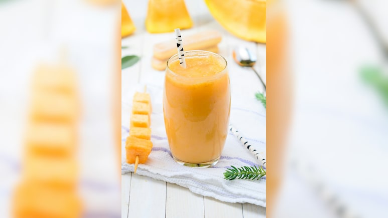 Papaya Ginger Smoothie: गर्मी में पेट को हल्का और दुरुस्त रखने के लिए पिएं पपीता-जिंजर स्मूदी, जानिए बनाने की आसान रेसिपी