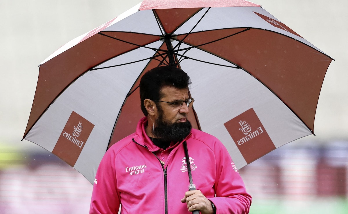 Babar Azam, Mike Hesson Factors Behind Aleem Dars Resignation As Pakistan Selector: Report