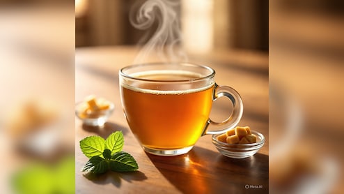 सुबह खाली पेट त्रिफला, गिलोय, शहद और हल्दी को गुनगुने पानी में मिलाकर पीने से क्या होता है? आयुर्वेद ने बताए...