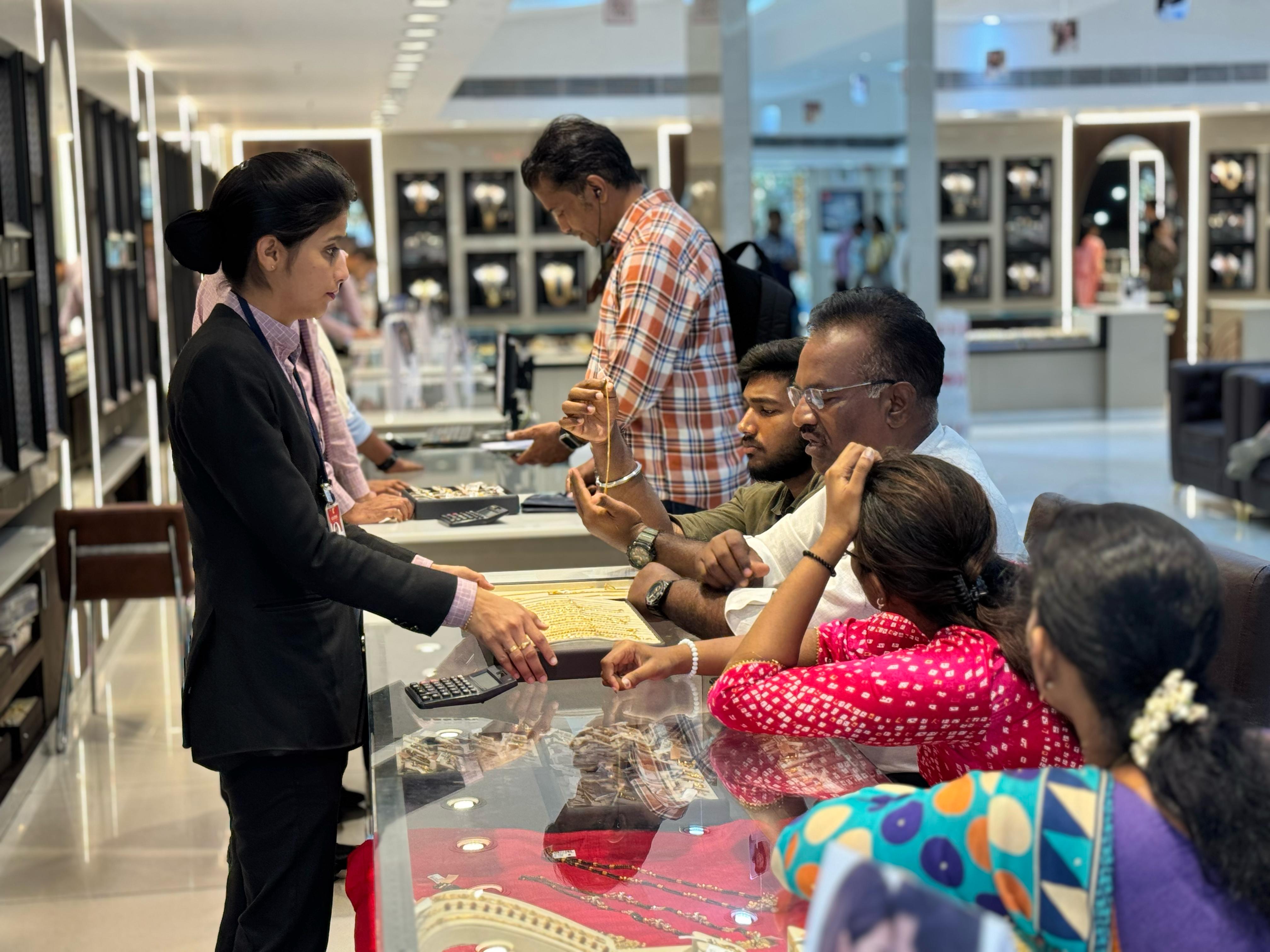 Kalyan Jewellers Stock to Buy? Motilal Oswal Sees Favorable Risk-Reward — Check Target Price, Upside