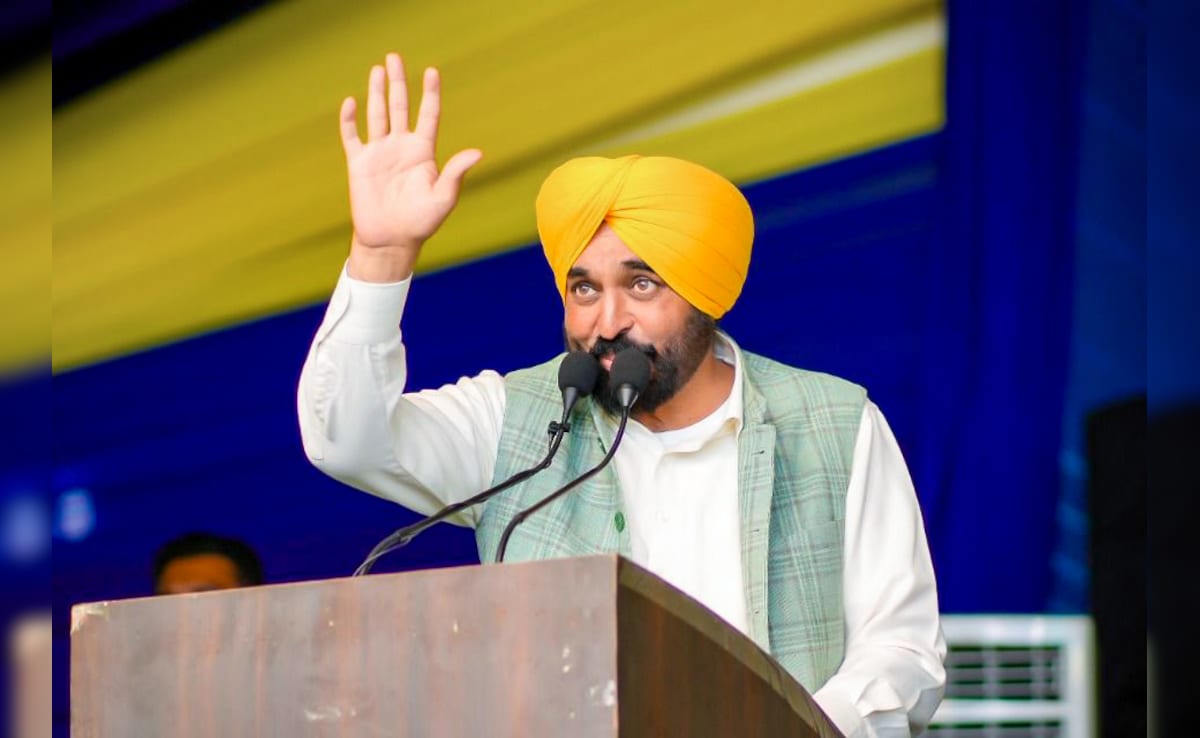 AAP Fulfils Promise To Punjab Women 4 Years After Polls, Congress Protests