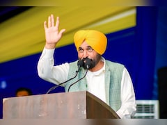 AAP Fulfils Promise To Punjab Women 4 Years After Polls, Congress Protests