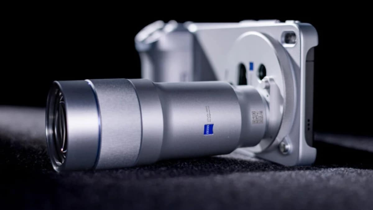 दूरबीन जैसे खुलने वाले लेंस के साथ पेश हुआ Vivo X300 Ultra फोन, 4K 120fps पर करेगा रिकॉर्डिंग!