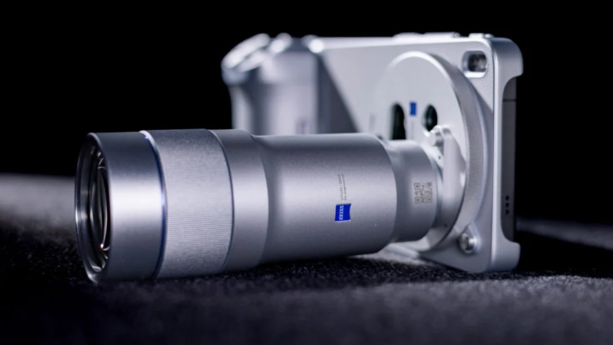 दूरबीन जैसे खुलने वाले लेंस के साथ पेश हुआ Vivo X300 Ultra फोन, 4K 120fps पर करेगा रिकॉर्डिंग!