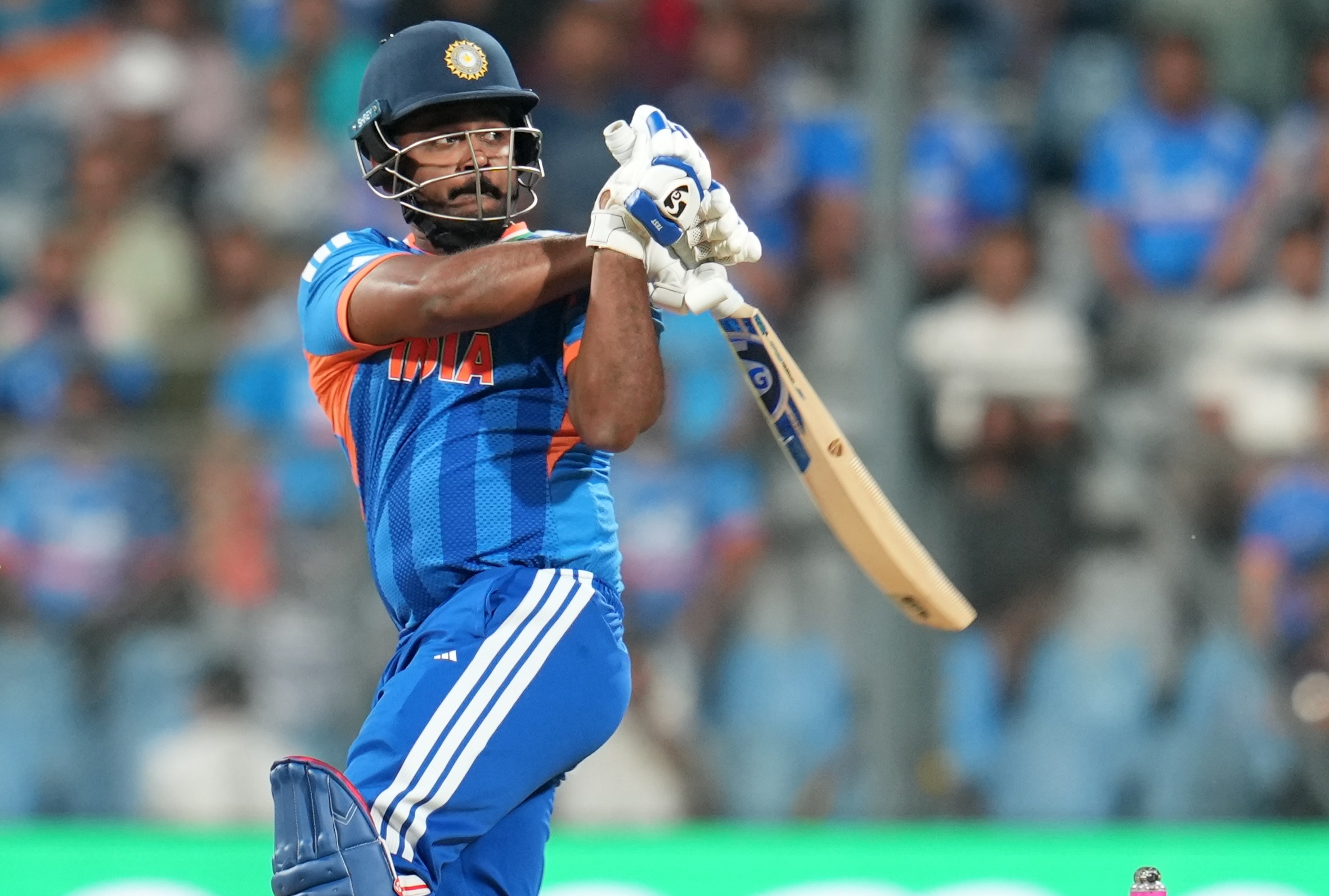 India vs England Match Live Score, T20 World Cup 2026:  संजू कर रहे इंग्लैंड के गेंदबाजों की धुनाई, भारत का स्कोर 50 पार