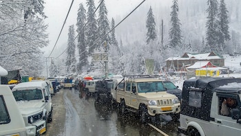 Over 1,500 Vehicles Stranded Near Atal Tunnel Cleared After Massive Rescue Operation