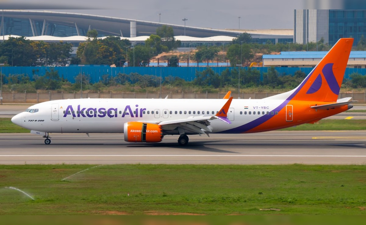 हवाई सफर फिर हुआ महंगा! इंडिगो और एयर इंडिया के बाद अब अकासा एयर ने भी दिया फ्यूल सरचार्ज का झटका