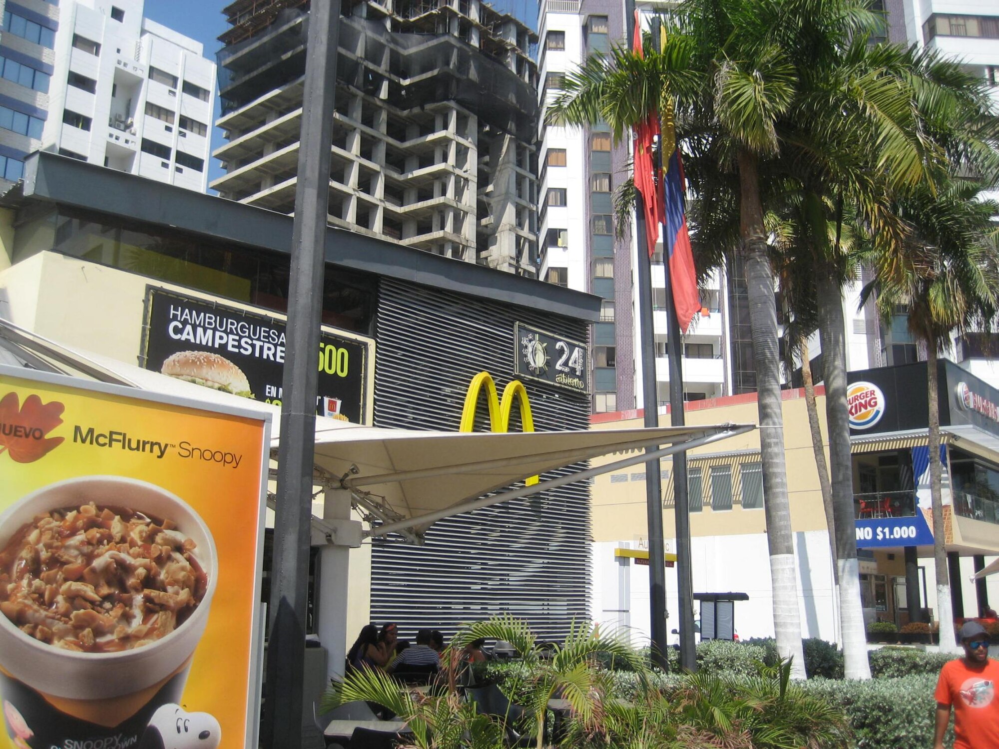 Iran War Hits India's Fast-Food Chain Operators As LPG Crunch Threatens McDonald's, KFC Kitchens