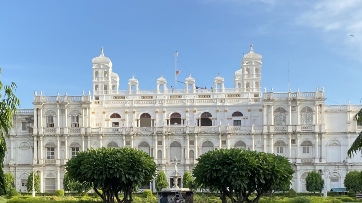 सिंधिया परिवार निगम का कर्जदार, 33.32 लाख का कर बकाया, 'माधवराव' के जन्मदिन पर आई सूची ने बढ़ाई हलचल