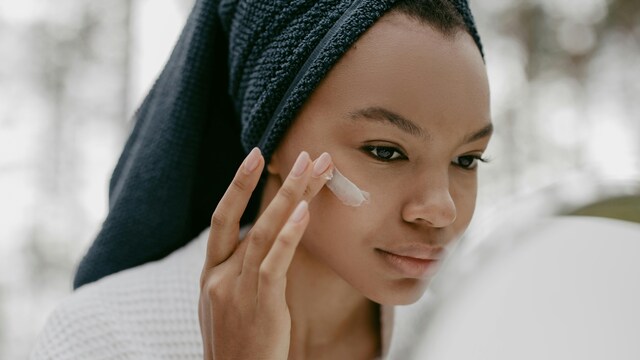 Follow This Dermatologist-Recommended 3 Step Night Routine For Healthy And Glowing Skin