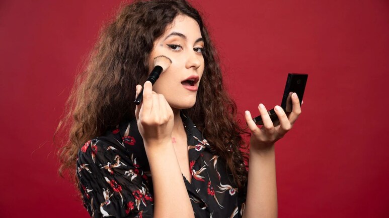 अब अपनी ब्&zwj;यूटी को दें नया अंदाज, Revlon के Makeup Products को आज ही करें ऑर्डर
