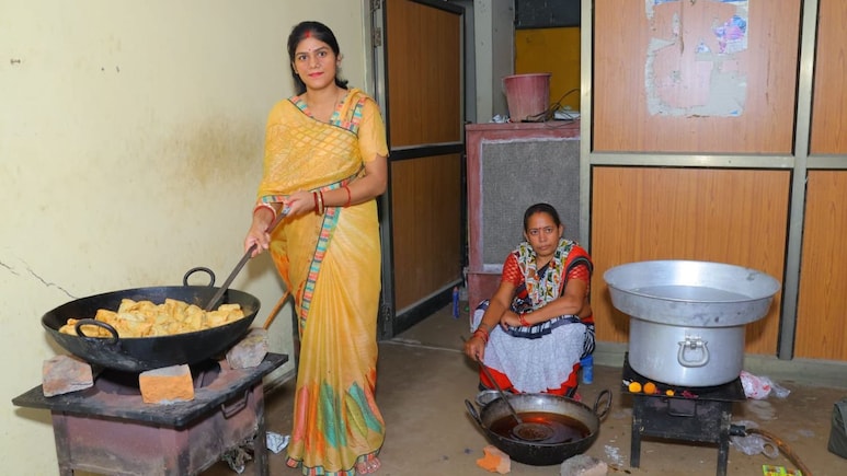 प्रेरणा कैंटीन क्या है और इसे कैसे खोलें? जानें कैसे कम लागत में महिलाएं बन रही हैं लखपति