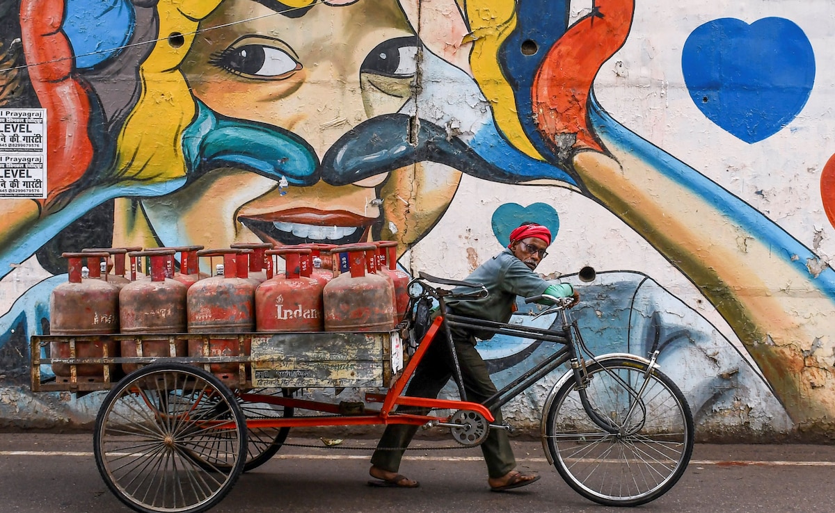 Centre Hikes Commercial LPG Allocation To 50% As Domestic Output Improves