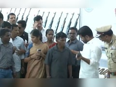 तेलंगाना के CM रेवंत रेड्डी के सामने 130 माओवादियों ने छोड़ा हिंसा का रास्ता, पुलिस को सौंपा हथियारों का जखीरा