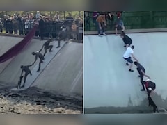 10 साल पहले एक कुत्ते को बचाने के लिए बनी थी मानव श्रृंखला, अब उस कहानी को मिला हमेशा के लिए सम्मान