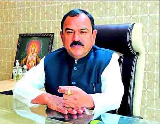 200 करोड़ की संपत्ति और 35 एकड़ का फार्महाउस... पढ़िए  ढोंगी अशोक खरात के आलीशान साम्राज्य की पूरी कुंडली