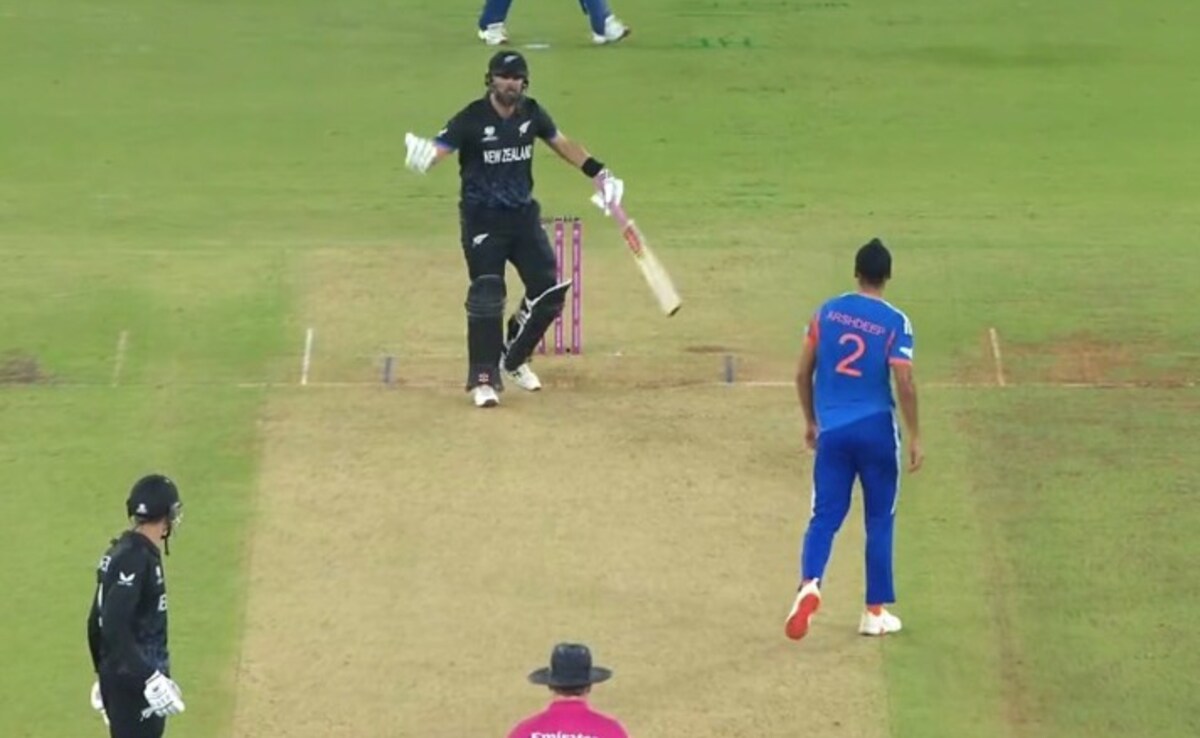 T20 World Cup Final: Arshdeep Singh Throws Ball At New Zealand Batter, Results In Heated Spat. Suryakumar Yadav Does This
