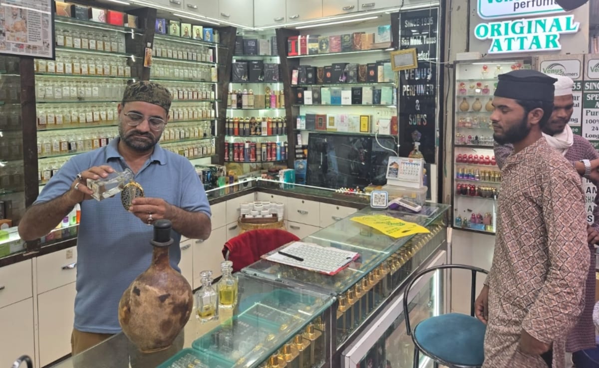Israel US Iran War Impact: पश्चिम एशिया के तनाव में घुटी भोपाल की 'खुशबू', रमज़ान में करोड़ों का इत्र व्यापार संकट में