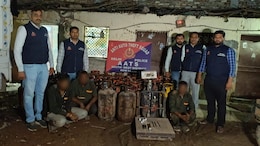 दिल्ली में LPG सिलेंडरों का बड़ी काला बाजारी का खुलासा, 74 सिलेंडर बरामद, 3 आरोपी गिरफ्तार
