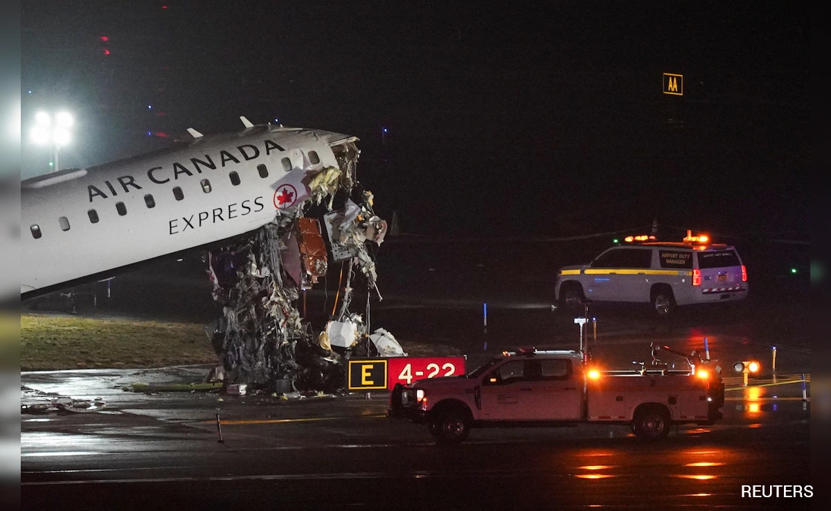 Air Canada Express Plane, Truck Collide On New York's LaGuardia Airport Runway, 4 Critical