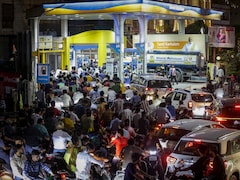 प्रयागराज से हैदराबाद तक पेट्रोल पंपों पर लंबी कतारें सरकार बोली- तेल-LPG सप्लाई पर संकट नहीं, 3 दिन में PNG कनेक्शन मिलेगा