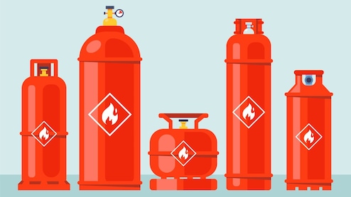 गैस किल्लत की खबरों के बीच जान लीजिए LPG, PNG, CNG और LNG का मतलब...जानें किसका क्या काम