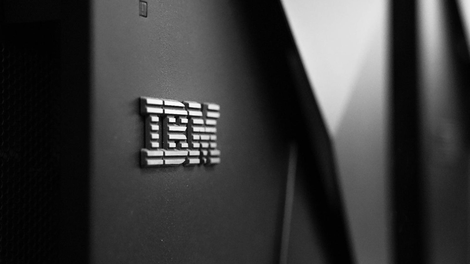 IBM Shares Plummet 23% As IT Major Disappoints Street With Earnings Scorecard