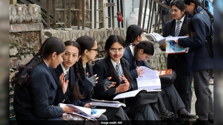 CBSE 12वीं गणित का पेपर कल: आखिरी मिनट में कैसे करें तैयारी? यहां जानिए एक्सपर्ट टिप्स