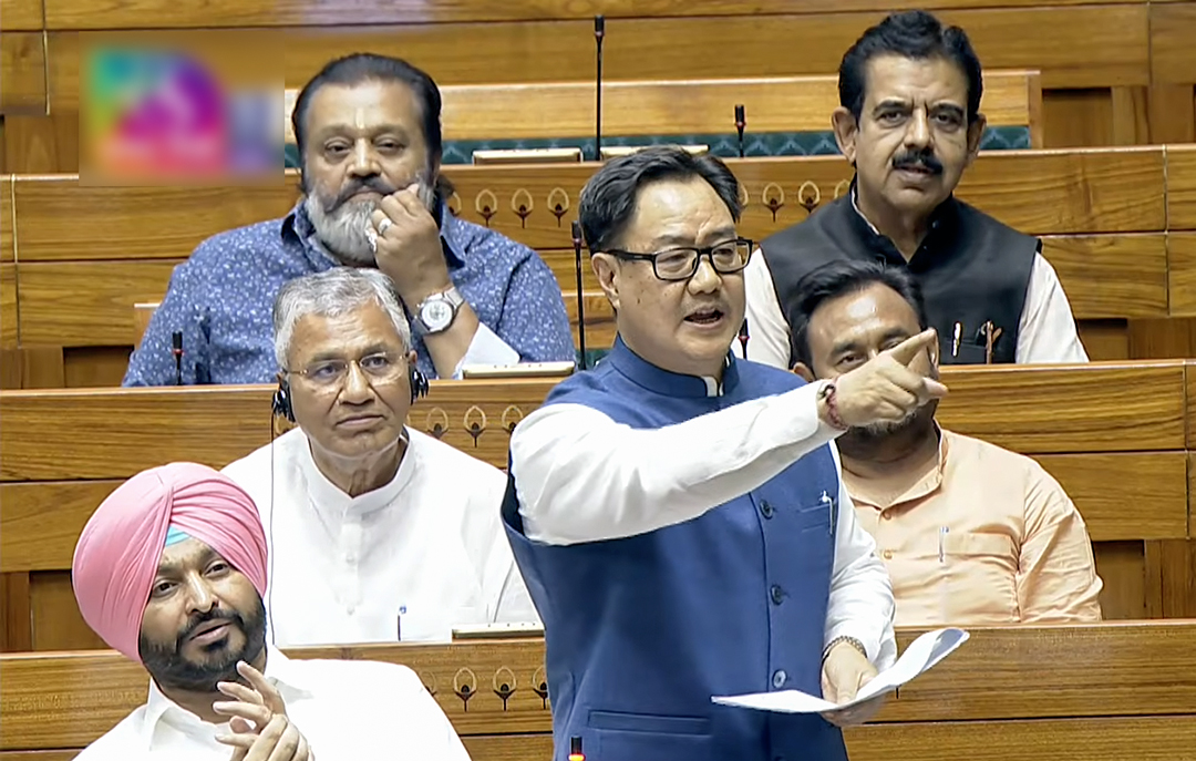 लोकसभा स्पीकर के खिलाफ अविश्वास प्रस्ताव को लेकर किरेन रिजिजू का कड़ा रुख, बोले- पछताएगी कांग्रेस