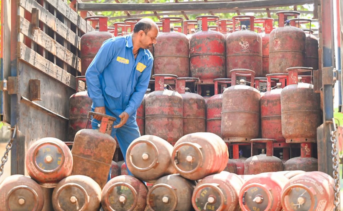 Centre Reviews LPG Supply Situation At High-Level Meet With States