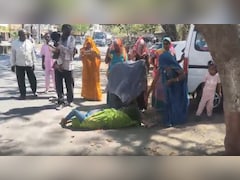 जमीन पर लेटकर गुहार लगाने पुलिस के पास पहुंची महिला, सोने-चांदी के दाम बढ़ने पर निकला 2014 से जुड़ा मामला