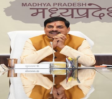 MP में कलेक्टर्स पर गिरेगी गाज; CM मोहन यादव की दो टूक, ऑफिस समय पर नहीं पहुंचे तो 6 दिन की वर्किंग