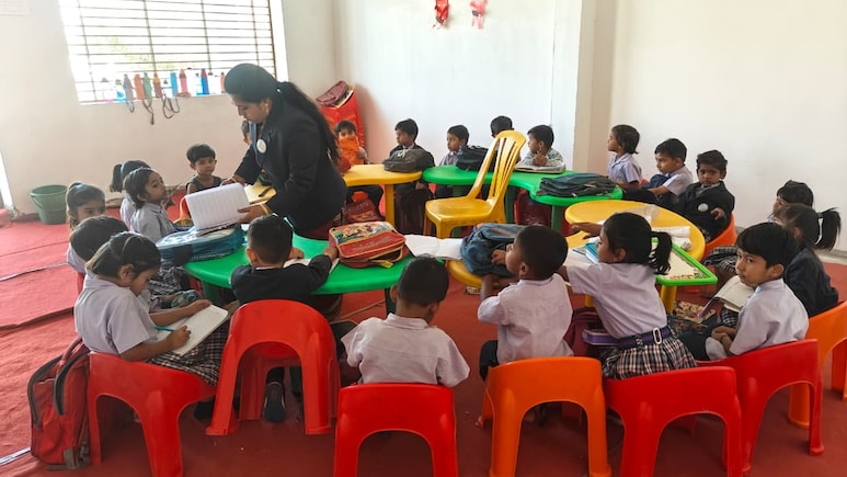 बुरहानपुर के निजी स्कूल संचालिका की अनूठी पहल, पिता के साये से वंचित बच्चों को नर्सरी से 8वीं तक मिलेगी मुफ्त शिक्षा