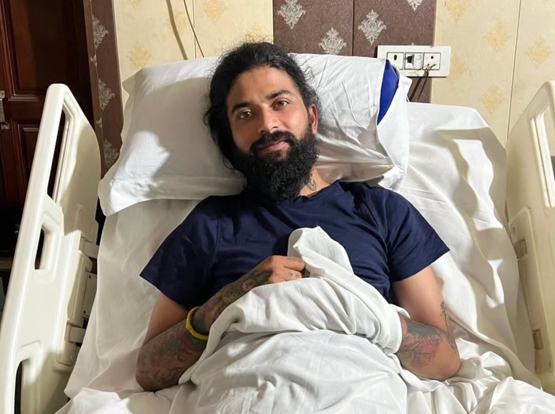 UK07 राइडर ने दी मौत को मात, ठीक होते ही अनुराग डोभाल हुए सोशल मीडिया पर एक्टिव, फैंस से पूछा डाला ये सवाल