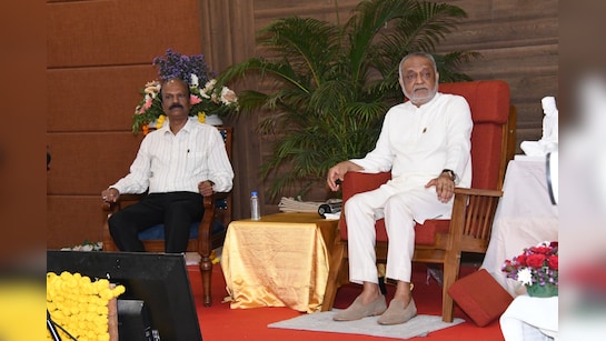 वर्ल्ड मेडिटेशन दिवस: MP में 50 हजार से अधिक पुलिसकर्मियों का योग, 2800 जगहों पर एक साथ लगाया ध्यान