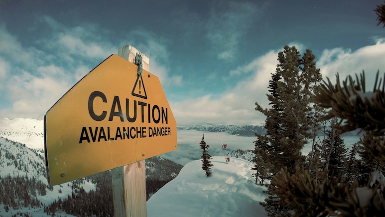 Avalanche At Zoji La Buries Vehicles: Six Dead; Massive Rescue Underway