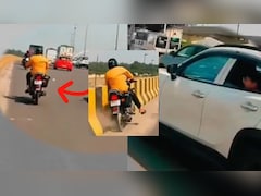 खतरनाक घटना के वायरल पर दिल्ली पुलिस का एक्शन, चलती कार से बच्चे ने बाइक सवार पर फेंके गुब्बारे