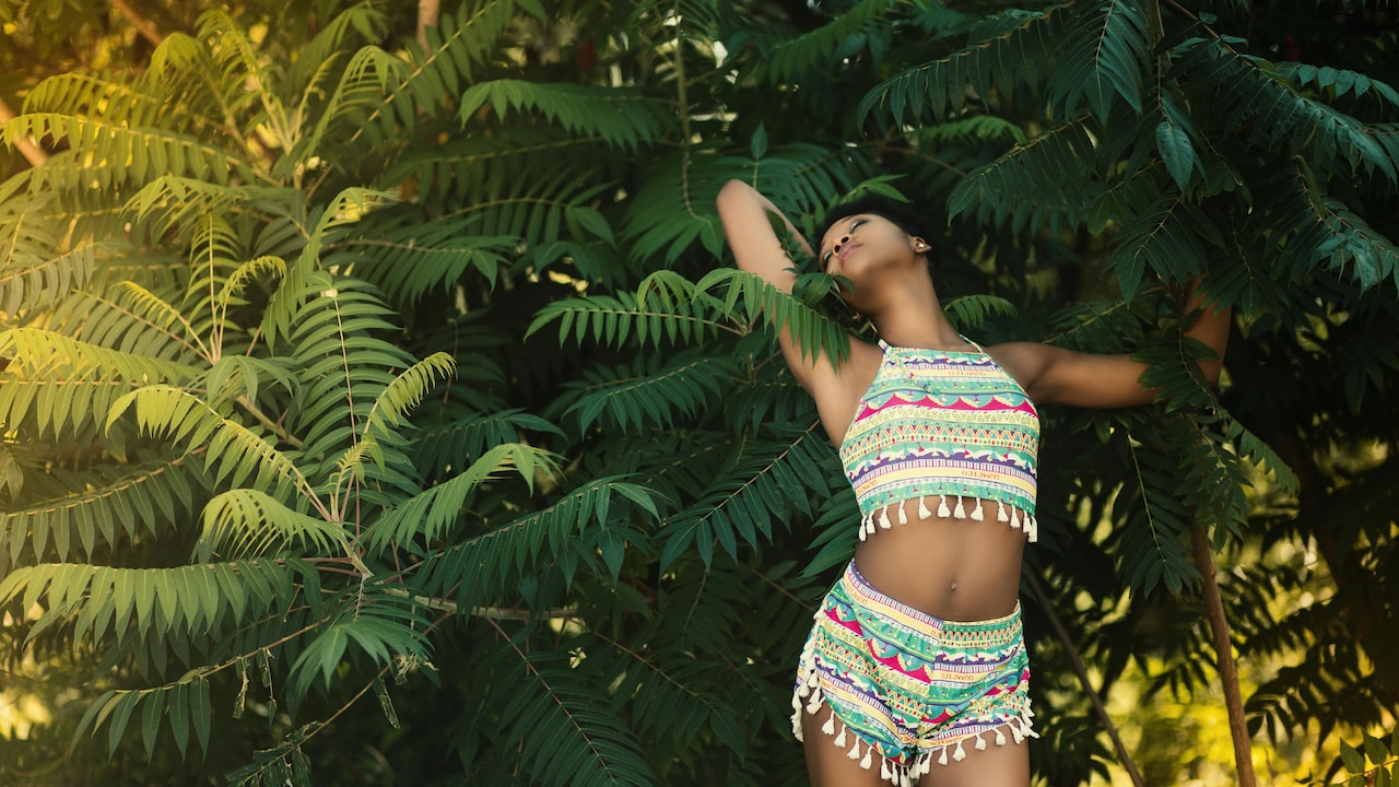 Crop Length Tops With High-Waist Bottoms: Master The Perfect Balance For A Flattering Look Crop Length Tops With High-Waist Bottoms: Master The Perfect Balance For A Flattering Look