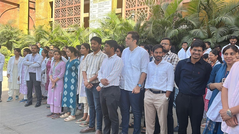 OPD Services Hit: Madhya Pradesh Junior Doctors On Strike Over Stipend Delay