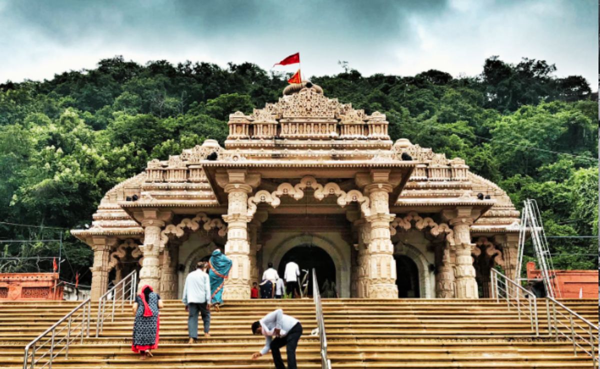 Maa Bamleshwari Temple: 1000 सीढ़ी चढ़कर श्रद्धालु पहुंचते हैं मंदिर, नवरात्रि में लगता है तांता, सुरक्षा में तैनात होते हैं 1200 जवान